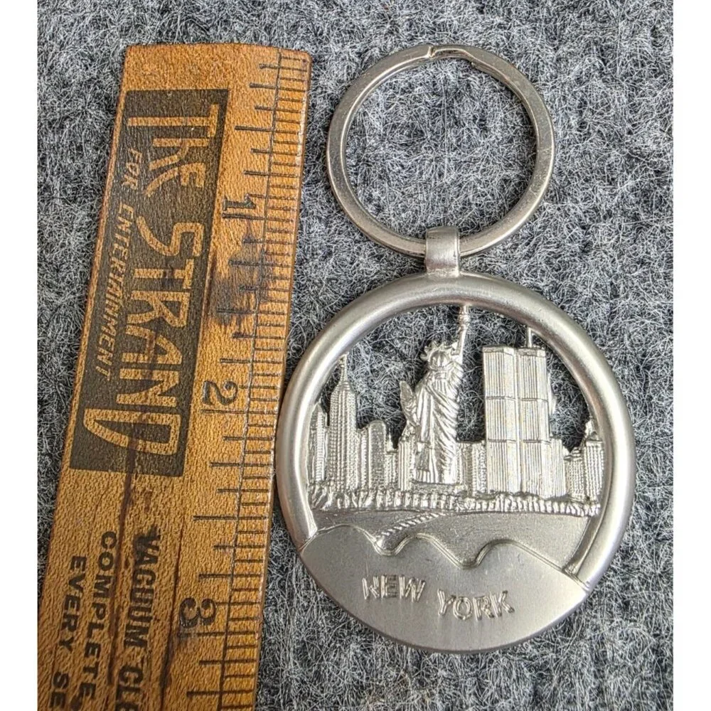 New York City Souvenir Keychain With Skyline & Statue Of Liberty Design